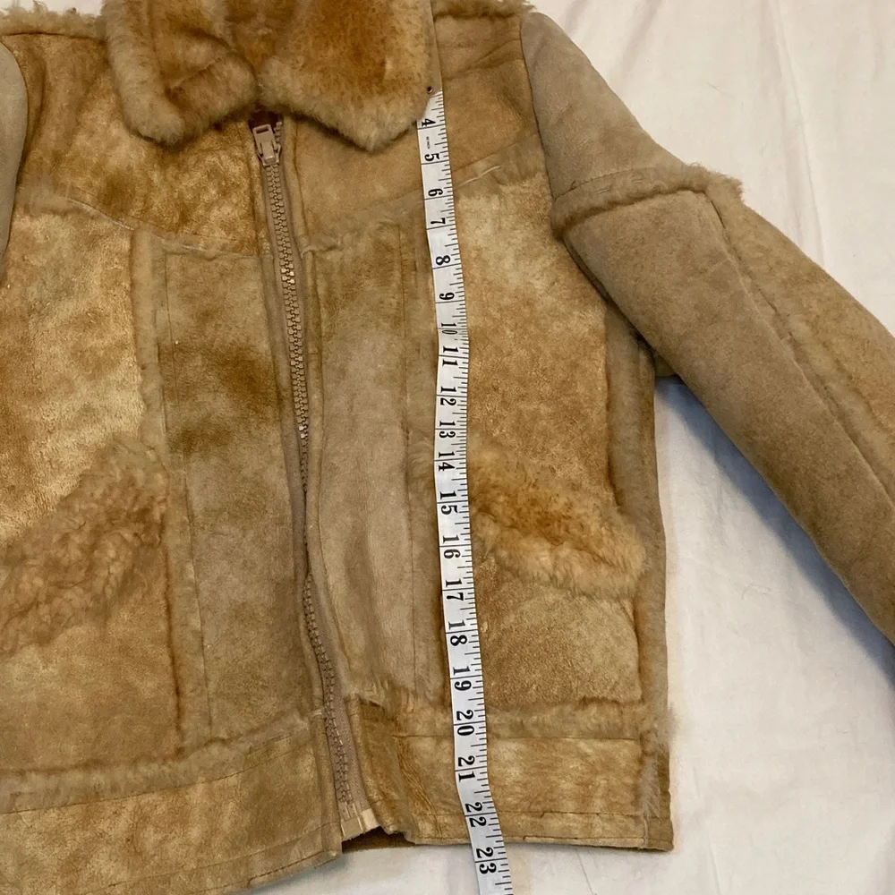 Women's Tan Shearling Zip-Up Jacket with Plush Collar - Picture 14 of 15
